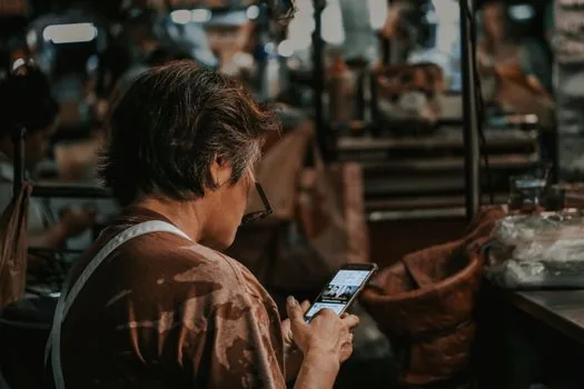 online secondhand marketplace fraud smartphone