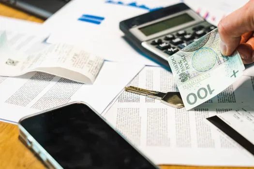 Korean apartment management bill and electricity bill placed beside customer number checklist, realistic editorial photo, no readable private data | 아파트 관리비 청구서와 전기요금 고객번호를 대조하는 장면
