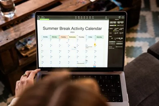 Korean renter comparing calendar, lease end date, and guarantee application checklist on laptop, realistic newsroom lifestyle photography