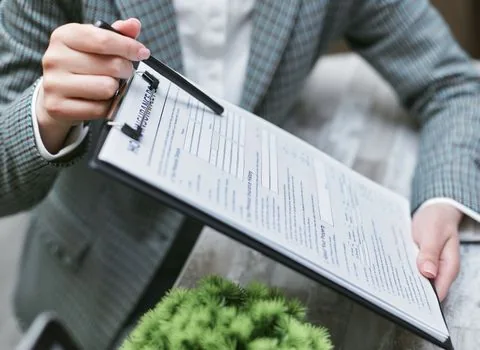 Korean unmanned civil document kiosk in public office lobby with driver holding accident document folder, realistic photo, no readable personal information | 무인민원발급기에서 경찰 증명서 발급을 확인하는 장면