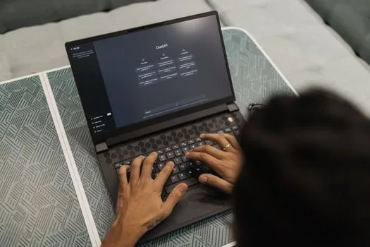 Korean user organizing telecom contract bill screenshots and dispute application notes on laptop, realistic editorial photo, no readable private data | 통신분쟁조정 신청 전 계약서와 청구서를 정리하는 장면