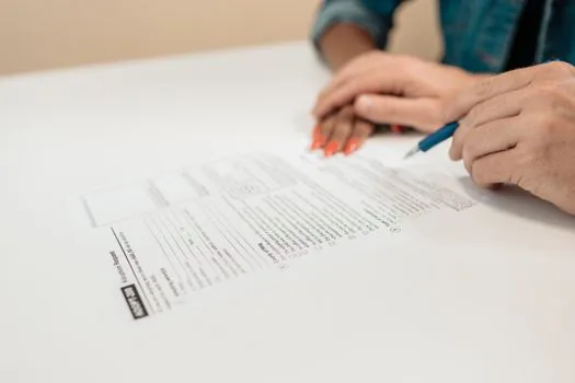 Korean real estate contract, apartment register, tax notice and checklist arranged on bright desk | 명의 변경 전 확인해야 할 등기와 세금 자료