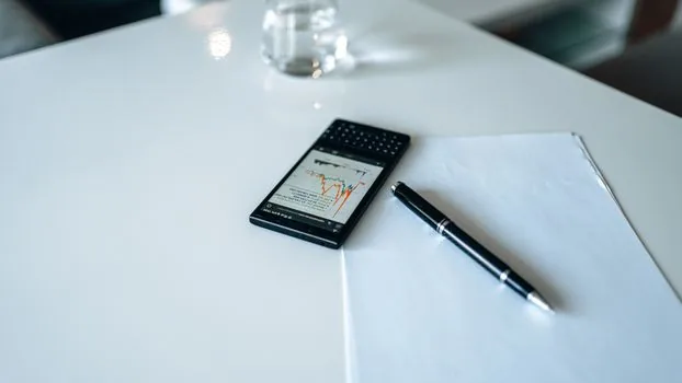 mobile brokerage app rate screen with Korean won cash on desk