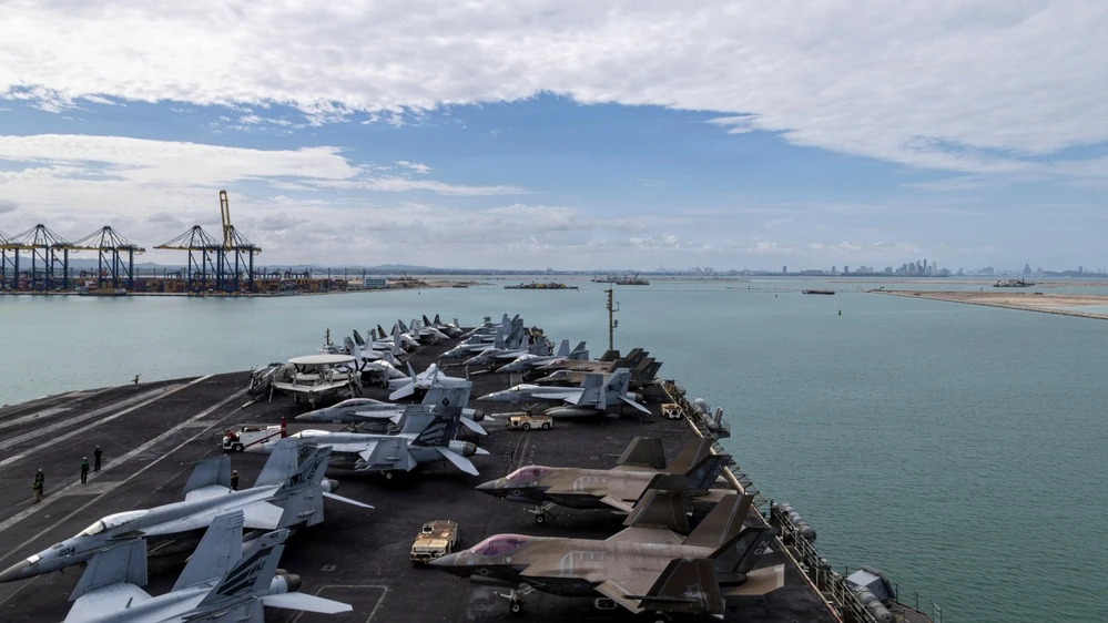 USS Abraham Lincoln 태국 램차방 입항 공식 사진