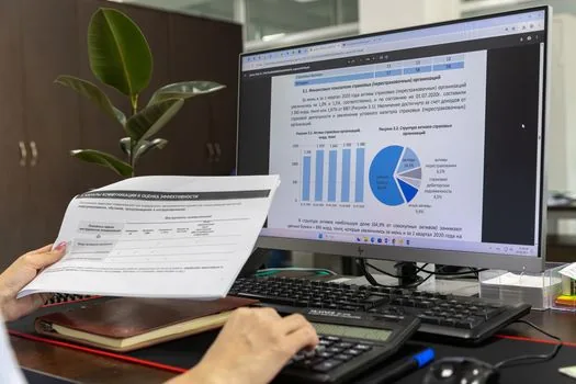 Public agency extension notice letter beside calendar and laptop, Korean civil document review scene, realistic photography, no readable personal data | 정보공개청구 연장 통지와 새 결정 예정일을 확인하는 장면