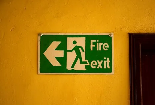 public safety checklist with emergency exit sign, fire extinguisher cabinet, report number note, realistic Korean building hallway | 신고 뒤 접수번호와 처리결과 알림을 확인하는 장면